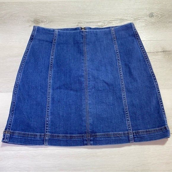 Wild Fable Medium Wash Zip Back Denim Mini Skirt, Size 8 - Picture 1 of 9
